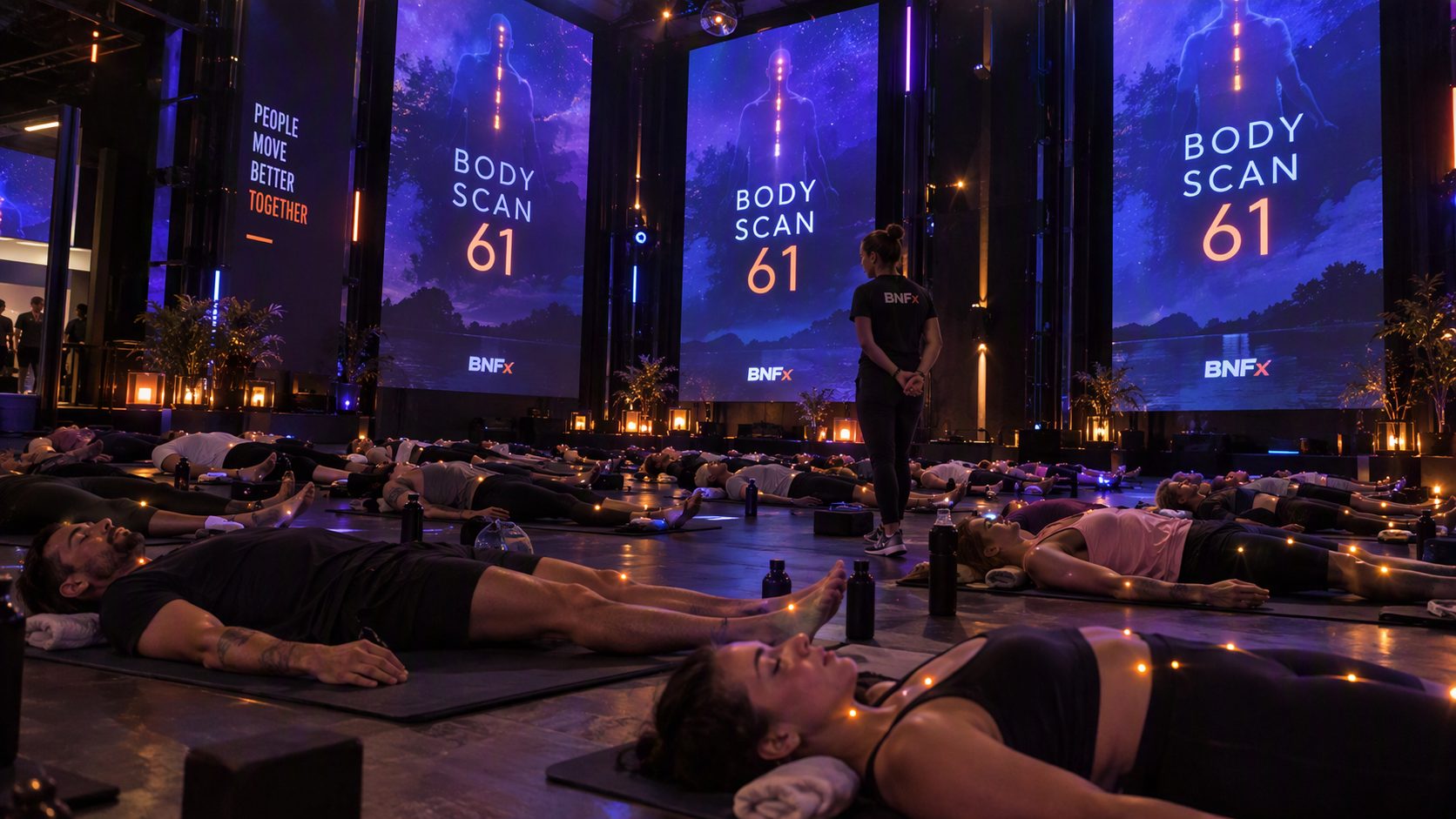 Un body scan guidato alla fine di una lezione BNFx, la sala sdraiata in una luce soffusa
